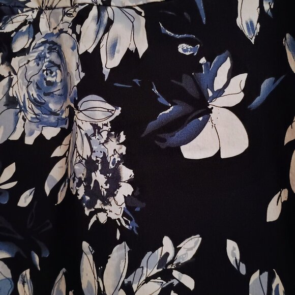 S.C. & Co, Skort, Black w/ Blue, and white Floral, Sz M, Hi Rise, Stretch, New - Picture 4 of 8